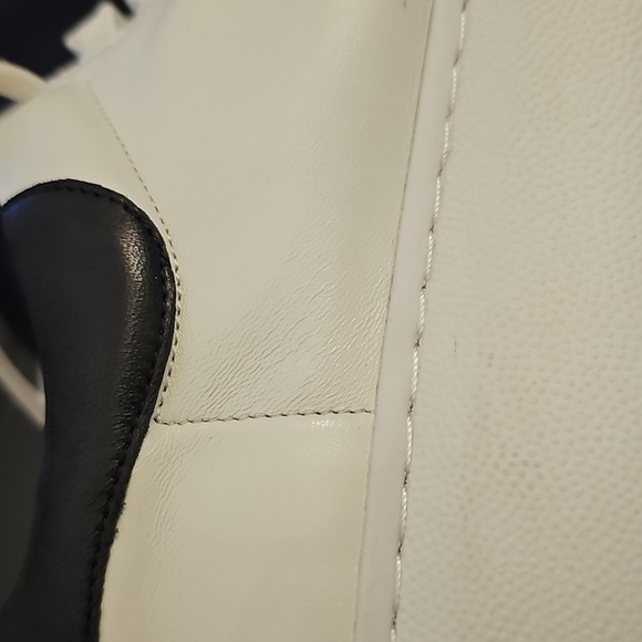 Vaneli White and Black Womens Leather Sneakers. 9.5 - Picture 6 of 12